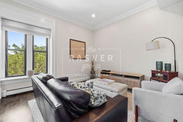 366 West Broadway 4, Boston, MA 02127