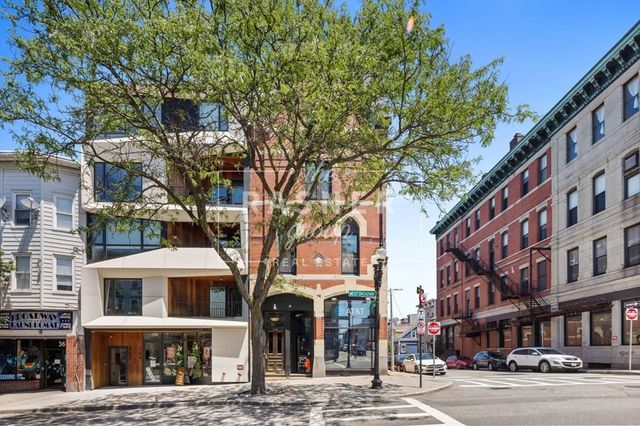 366 West Broadway 4, Boston, MA 02127