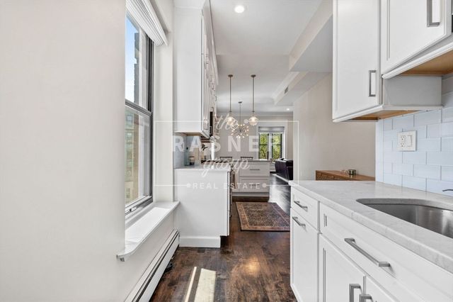 366 West Broadway 4, Boston, MA 02127