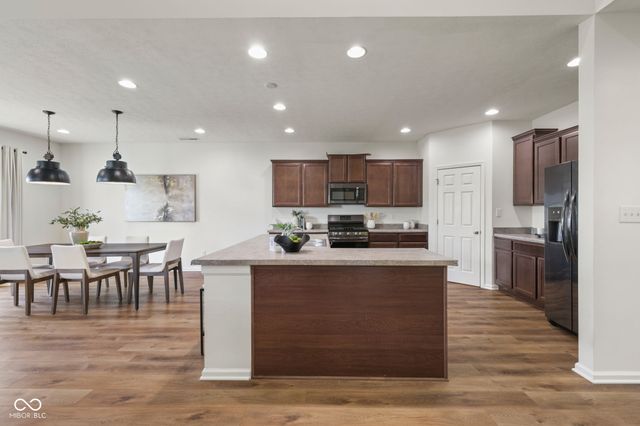 6912 W Cedarwood Circle, Mccordsville, IN 46055