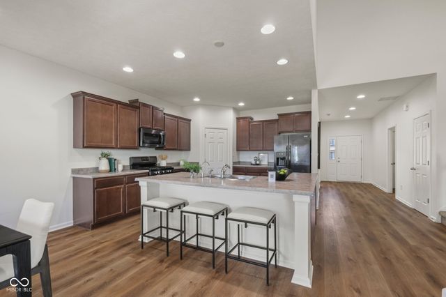 6912 W Cedarwood Circle, Mccordsville, IN 46055