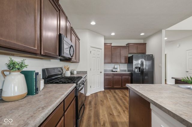 6912 W Cedarwood Circle, Mccordsville, IN 46055