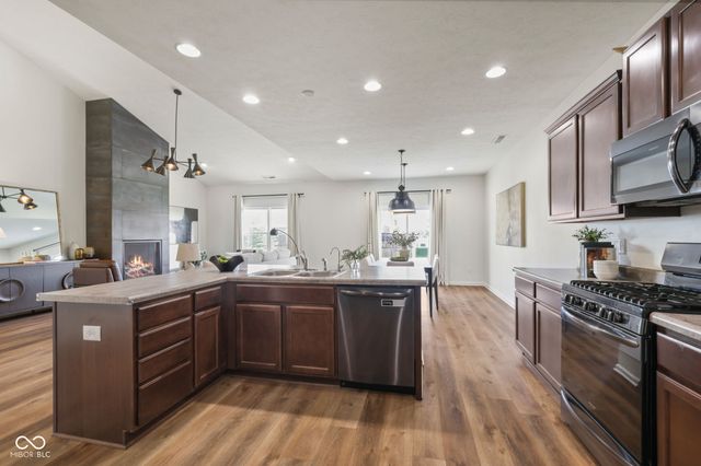 6912 W Cedarwood Circle, Mccordsville, IN 46055