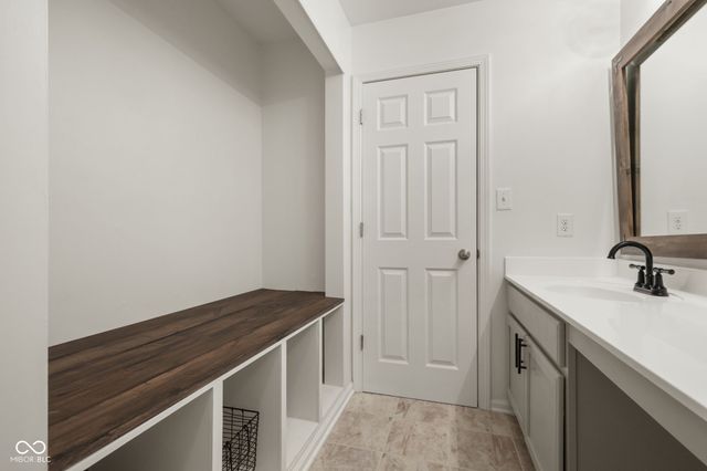 6912 W Cedarwood Circle, Mccordsville, IN 46055