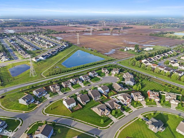 6912 W Cedarwood Circle, Mccordsville, IN 46055