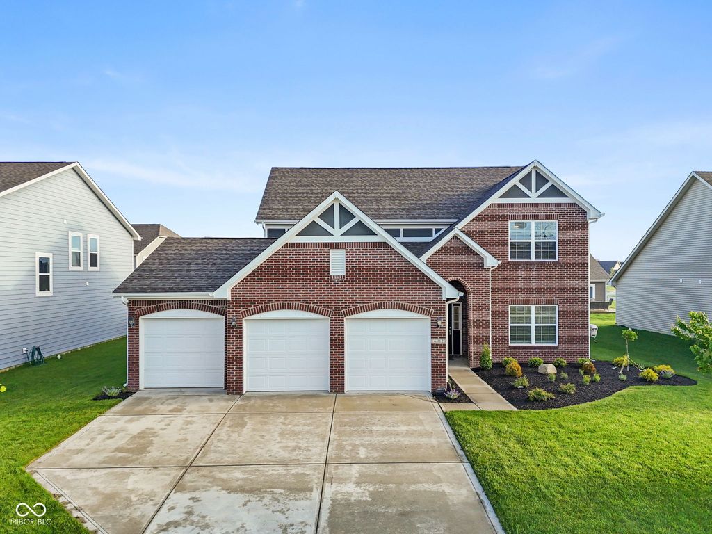 6912 W Cedarwood Circle, Mccordsville, IN 46055