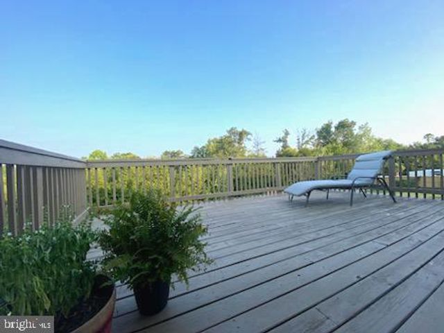 91 MELVILLE DR, Inwood, WV 25428