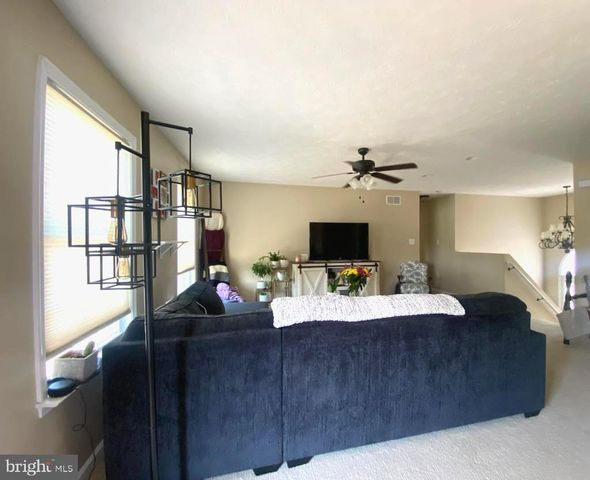91 MELVILLE DR, Inwood, WV 25428