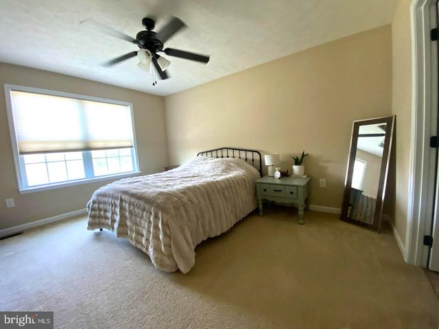 91 MELVILLE DR, Inwood, WV 25428