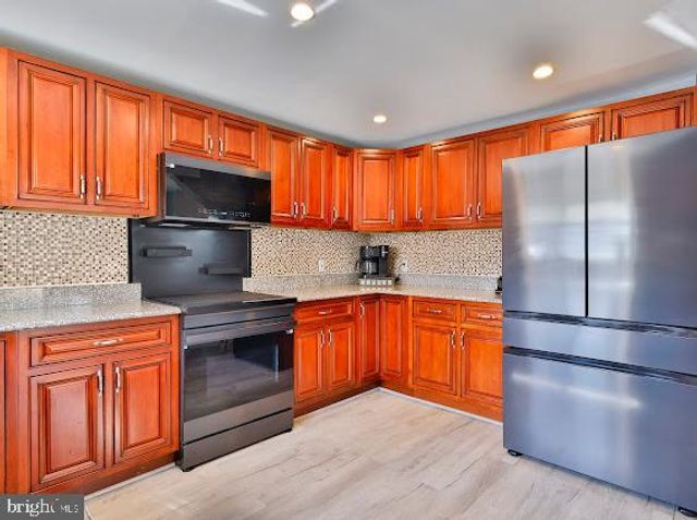 8039 STONE HAVEN DR, Glen Burnie, MD 21060