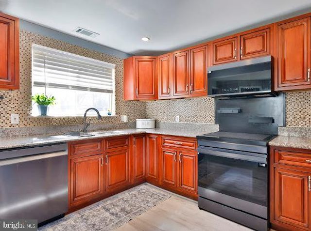 8039 STONE HAVEN DR, Glen Burnie, MD 21060