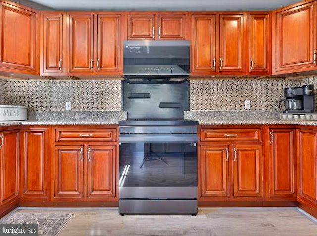 8039 STONE HAVEN DR, Glen Burnie, MD 21060