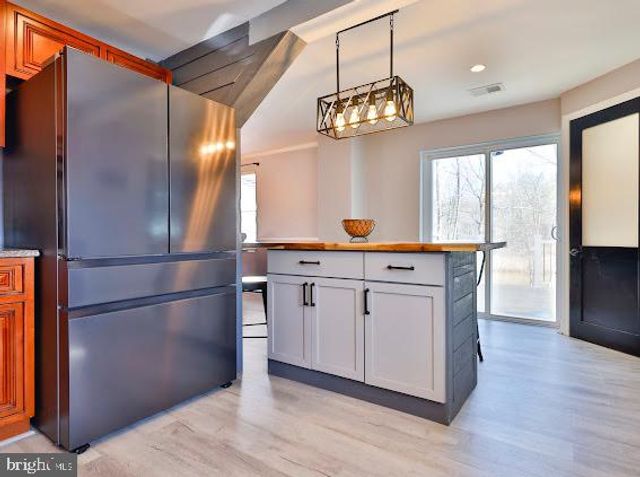 8039 STONE HAVEN DR, Glen Burnie, MD 21060