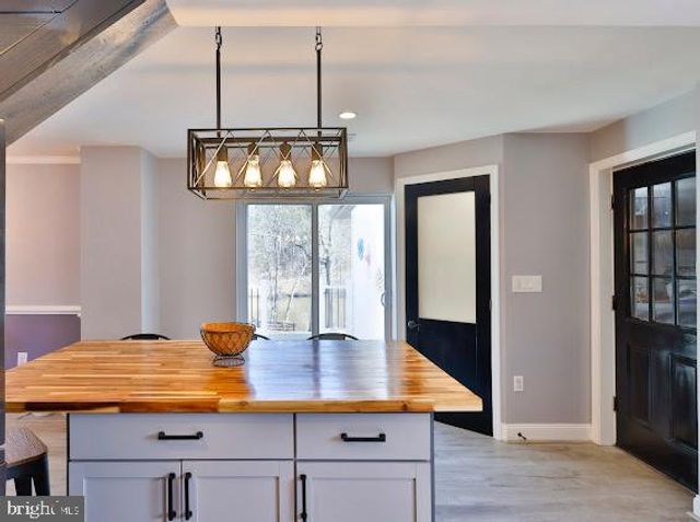 8039 STONE HAVEN DR, Glen Burnie, MD 21060