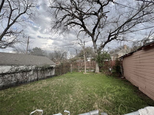 2310 Berwick Avenue, Dallas, TX 75203