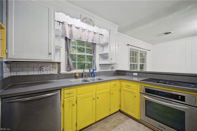 916 Maryland AVE, Suffolk, VA 23434