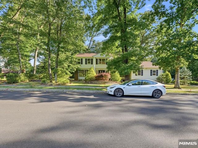 862 Battel Place, Oradell, NJ 07649