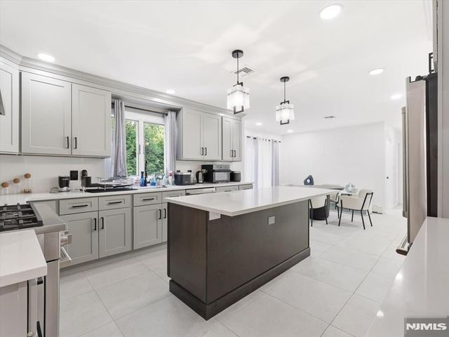 862 Battel Place, Oradell, NJ 07649