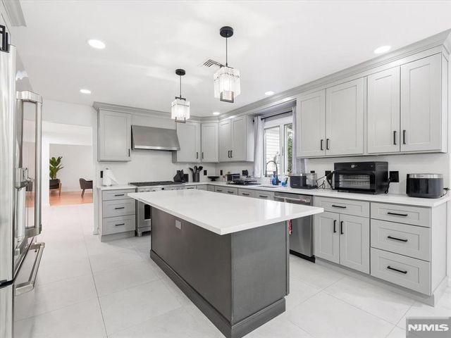 862 Battel Place, Oradell, NJ 07649