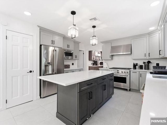 862 Battel Place, Oradell, NJ 07649