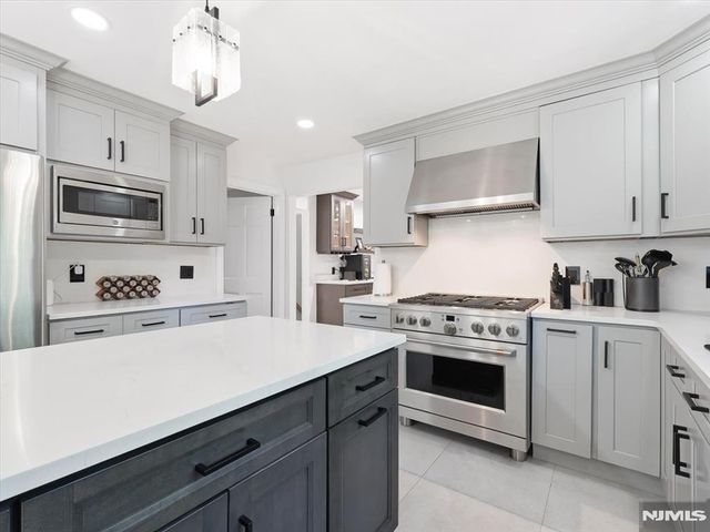 862 Battel Place, Oradell, NJ 07649