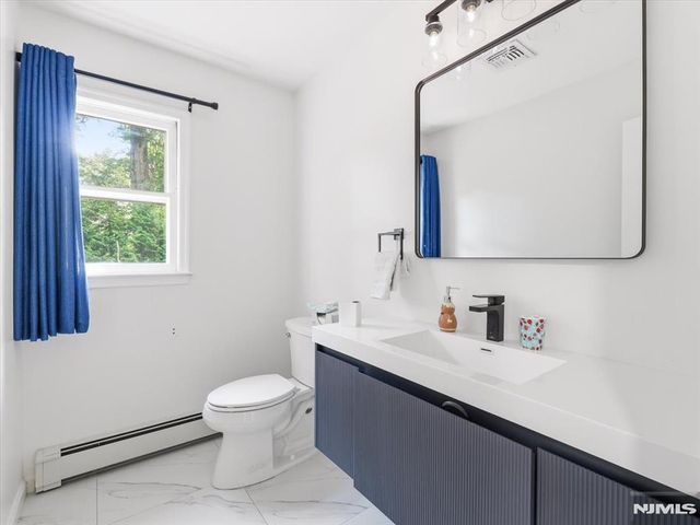 862 Battel Place, Oradell, NJ 07649