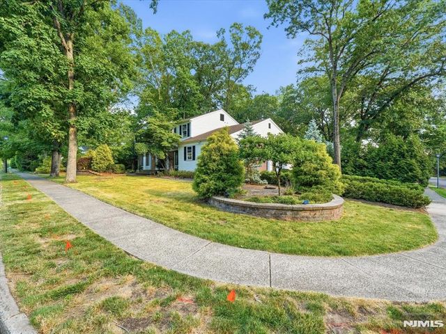 862 Battel Place, Oradell, NJ 07649