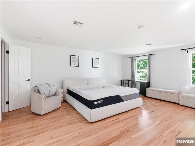 862 Battel Place, Oradell, NJ 07649