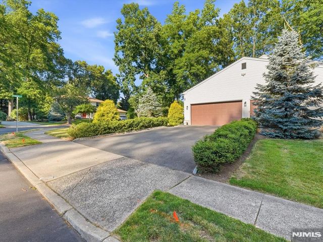 862 Battel Place, Oradell, NJ 07649