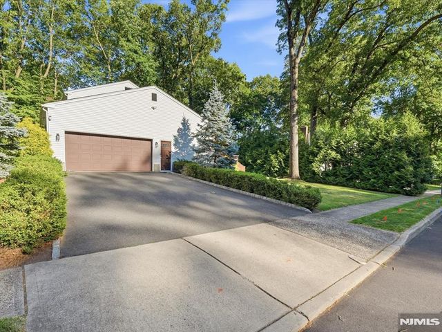 862 Battel Place, Oradell, NJ 07649