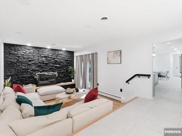 862 Battel Place, Oradell, NJ 07649