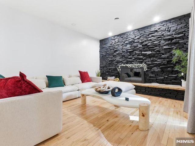 862 Battel Place, Oradell, NJ 07649