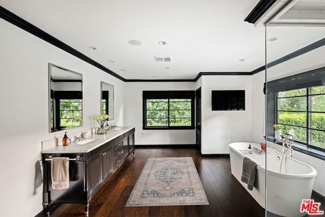 1443 N Doheny Drive, Los Angeles, CA 90069