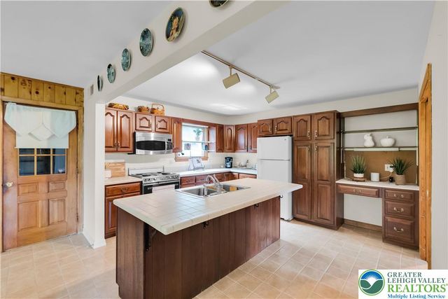 426 Moravian Street, Nazareth Boro, PA 18064