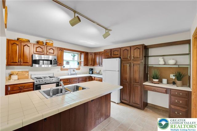 426 Moravian Street, Nazareth Boro, PA 18064