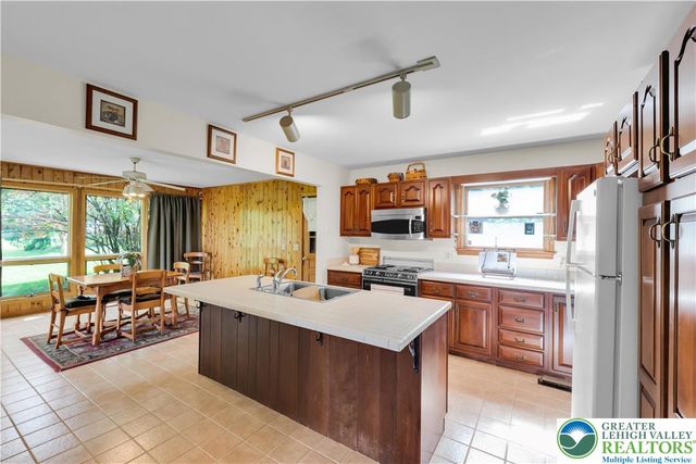 426 Moravian Street, Nazareth Boro, PA 18064