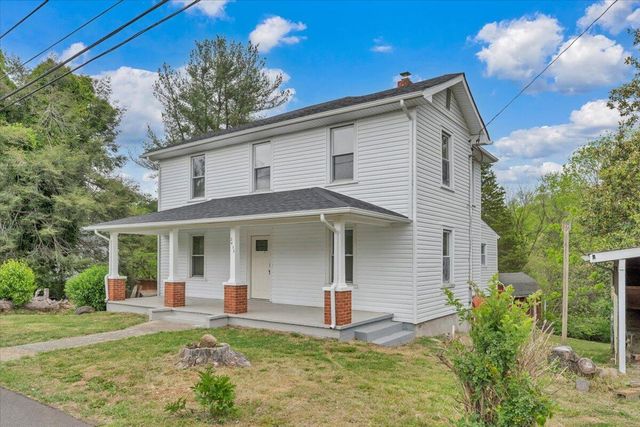 2415 Overlook RD, Roanoke, VA 24012
