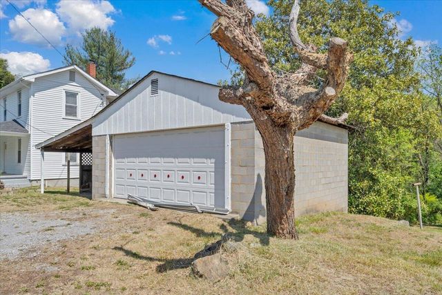 2415 Overlook RD, Roanoke, VA 24012