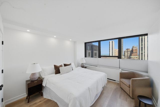 1560 N Sandburg Terrace 1210J, Chicago, IL 60610