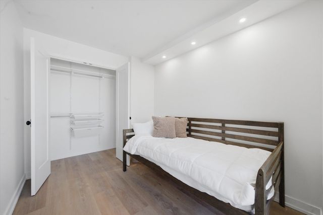 1560 N Sandburg Terrace 1210J, Chicago, IL 60610