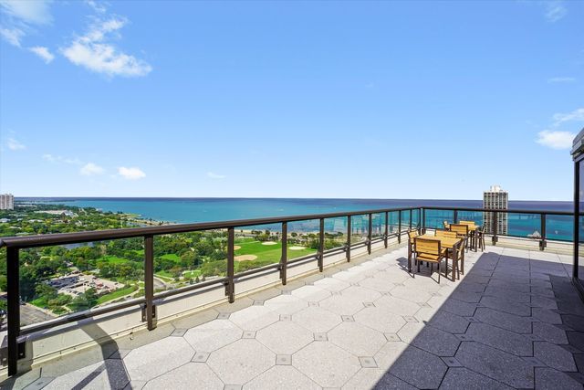 1560 N Sandburg Terrace 1210J, Chicago, IL 60610