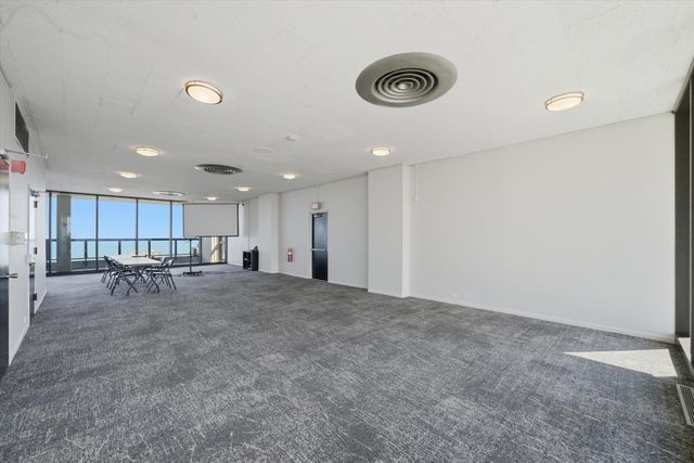 1560 N Sandburg Terrace 1210J, Chicago, IL 60610