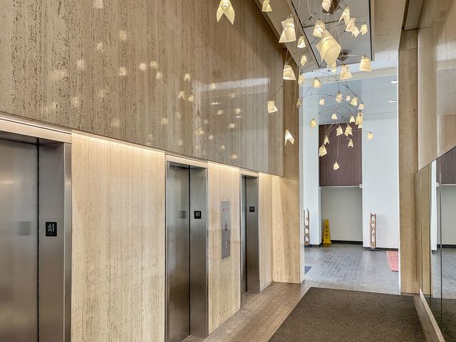 1560 N Sandburg Terrace 1210J, Chicago, IL 60610