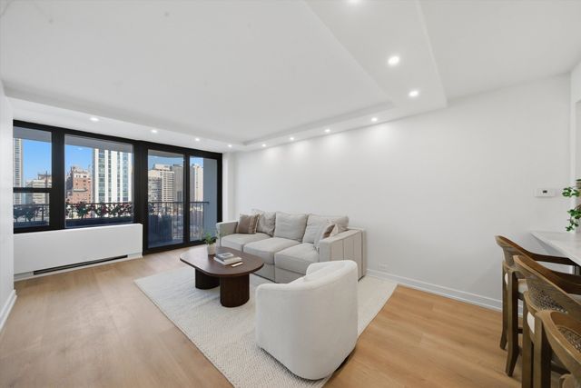 1560 N Sandburg Terrace 1210J, Chicago, IL 60610