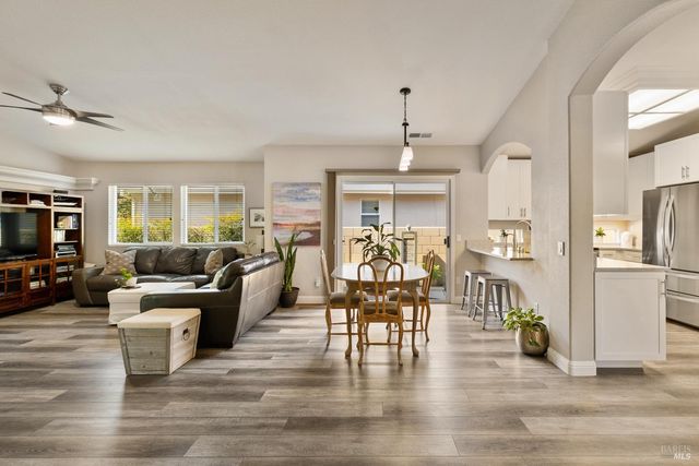 319 Trellis Ln, Vacaville, CA 95687