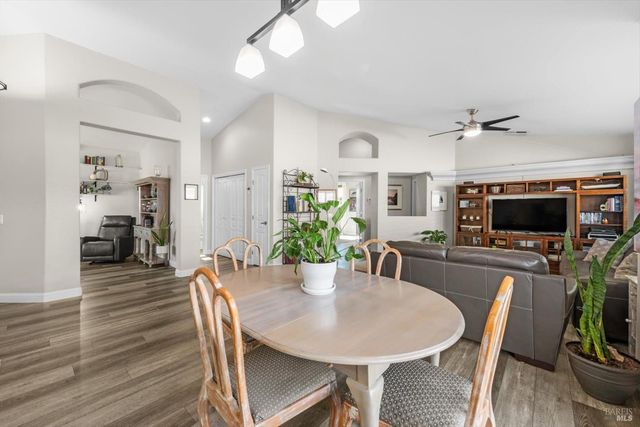 319 Trellis Ln, Vacaville, CA 95687