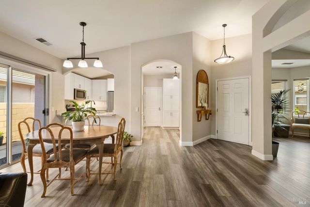 319 Trellis Ln, Vacaville, CA 95687