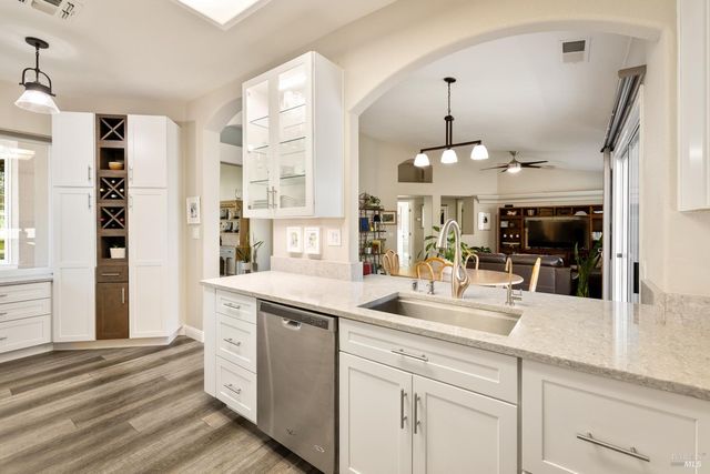 319 Trellis Ln, Vacaville, CA 95687