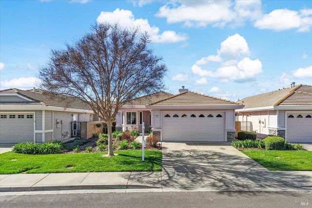 319 Trellis Ln, Vacaville, CA 95687