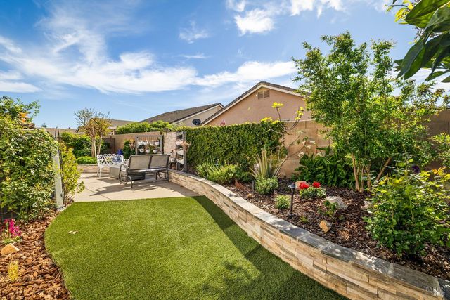 319 Trellis Ln, Vacaville, CA 95687